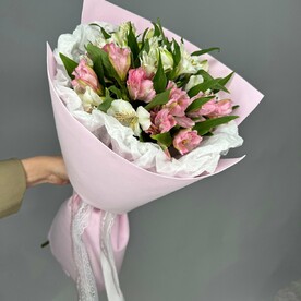 Моно букет из 9 альстромерий