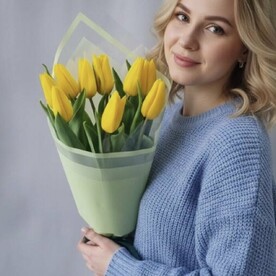 9 желтых тюльпанов