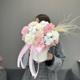 «Marshmellow» бокс с ажурными диантусами D01