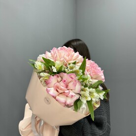 «Уютный вечер» букет со стойкой альстромерией A28