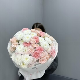 «Счастье» букет с кустовыми пионовидными розами и хризантемой AI06