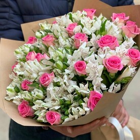 Букет из роз и альстромерий «Тайный знак»