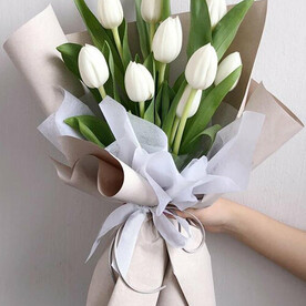 Букет белых тюльпанов