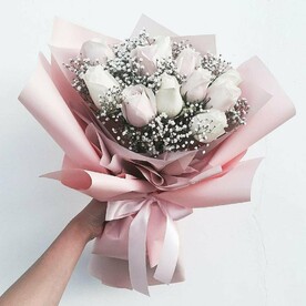 Букет роз с гипсофилой