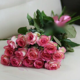 Букет розовых роз