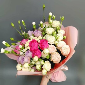 Букет из роз, гвоздик и матрикарий