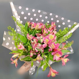 Букет розовых альстромерий