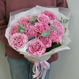 Пионовидные розы и эвкалипт