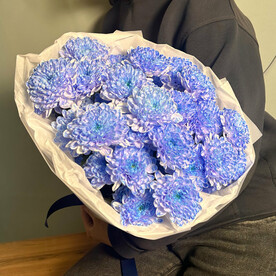 Букет синих хризантем