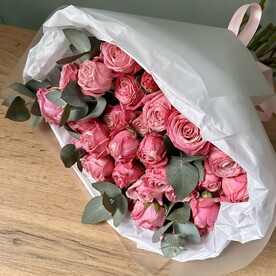 Большой букет пионовидных роз