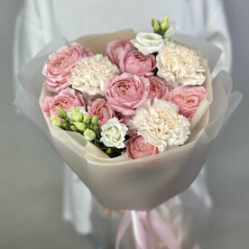 Букет с вип сортами стойких цветов