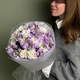 BONJOUR букет "Ave Maria 3.0" - букет из кустовой хризантемы, гвоздики и кустовой маттиолы