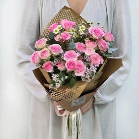Лесная ягодка букет кустовых розовых роз
