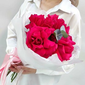 Вишня в пудре букет французских роз