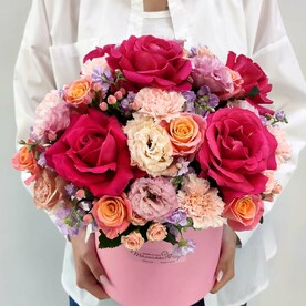 Фанданго французских роз и эустомы в коробке