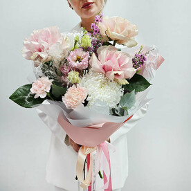 "Поздравляю тебя !" букет из французских роз и хризантем