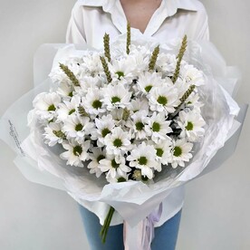 Букет полевой из белой хризантемы с пшеницей