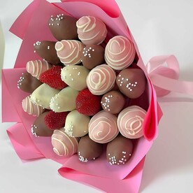 Букет из клубники в шоколаде "Нежное послание"