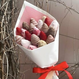 Букет из клубники в шоколаде "Малинка"