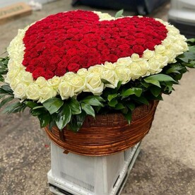 Корзина с розами