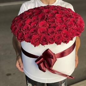 101 роза в коробке