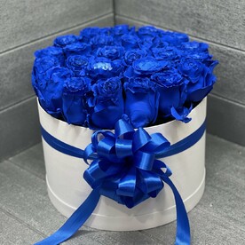 Синие розы в коробке