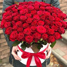 Красивые розы в коробке