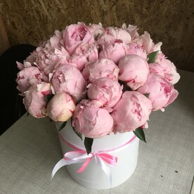 Пионы в коробке