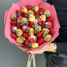 Букет из клубники в шоколаде 36-37 шт Dainty