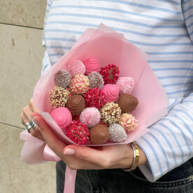 Букет из клубники в шоколаде 19 шт Rosy