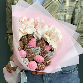 Букет из 3 розовых французских роз и клубники в шоколаде (19 шт) Sunset