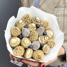 Букет из клубники в шоколаде 19 шт Peach