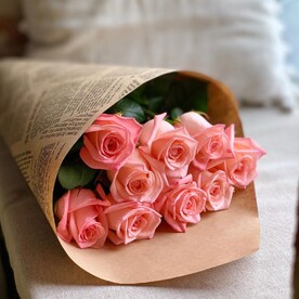 9 коралловых роз