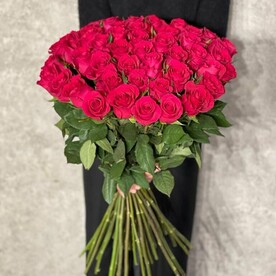 55 Малиновых роз 🌹