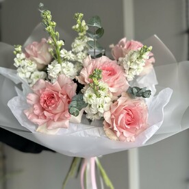 Очень ароматный кружевной букет