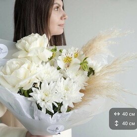 Букет с розами, хризантемой и альстромериями Palloncino