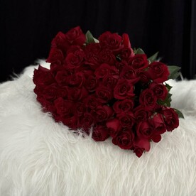 Букет из 51 бордовых роз