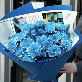 Букет из синих хризантем