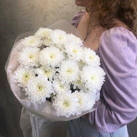 Букет из стойких белоснежных хризантем