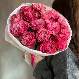 Моно букет из пионовидных роз Кантри