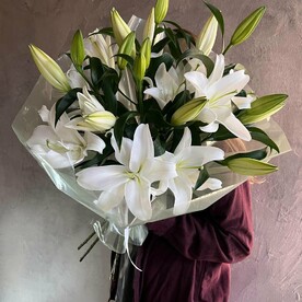 Моно букет из роскошных лилий 5 штук