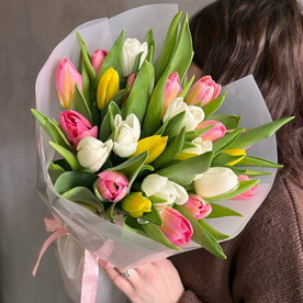 Нежный весенний микс из тюльпанов (25 штук с желтым)