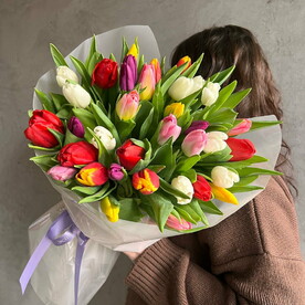 Яркий весенний микс из тюльпанов (35 штук)