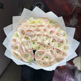 Букет из ранункулюсов