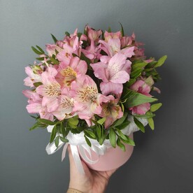 Цветочная композиция с альстромерией S