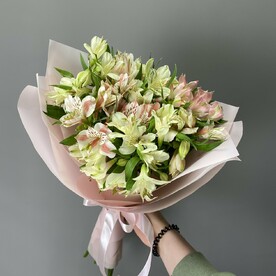 Букет 9 разноцветных альстромерий