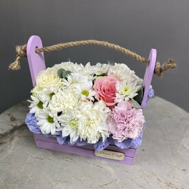 Ящик с цветами нежный