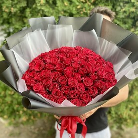 101 Роза в стильной упаковке