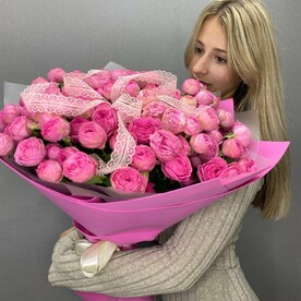 Букет из 25 пионовидных роз Giselle