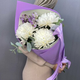Букет Мелодия сиреневых грёз из хризантем и альстромерии